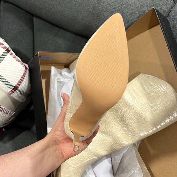 Boots - Picture 4 of 5